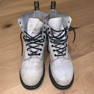 WHITE DR. MARTENS (MENS SIZE US9) (UK8) DOC MARTENS